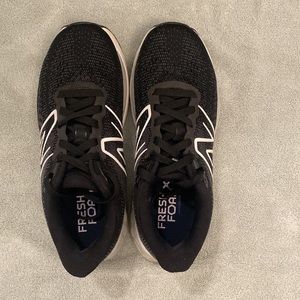 Women’s New Balance 880v12 size 9 wide gently worn